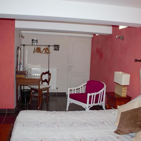 Clot De Felines Chambre Spacieuse Hotel Entrevaux Bagian luar foto