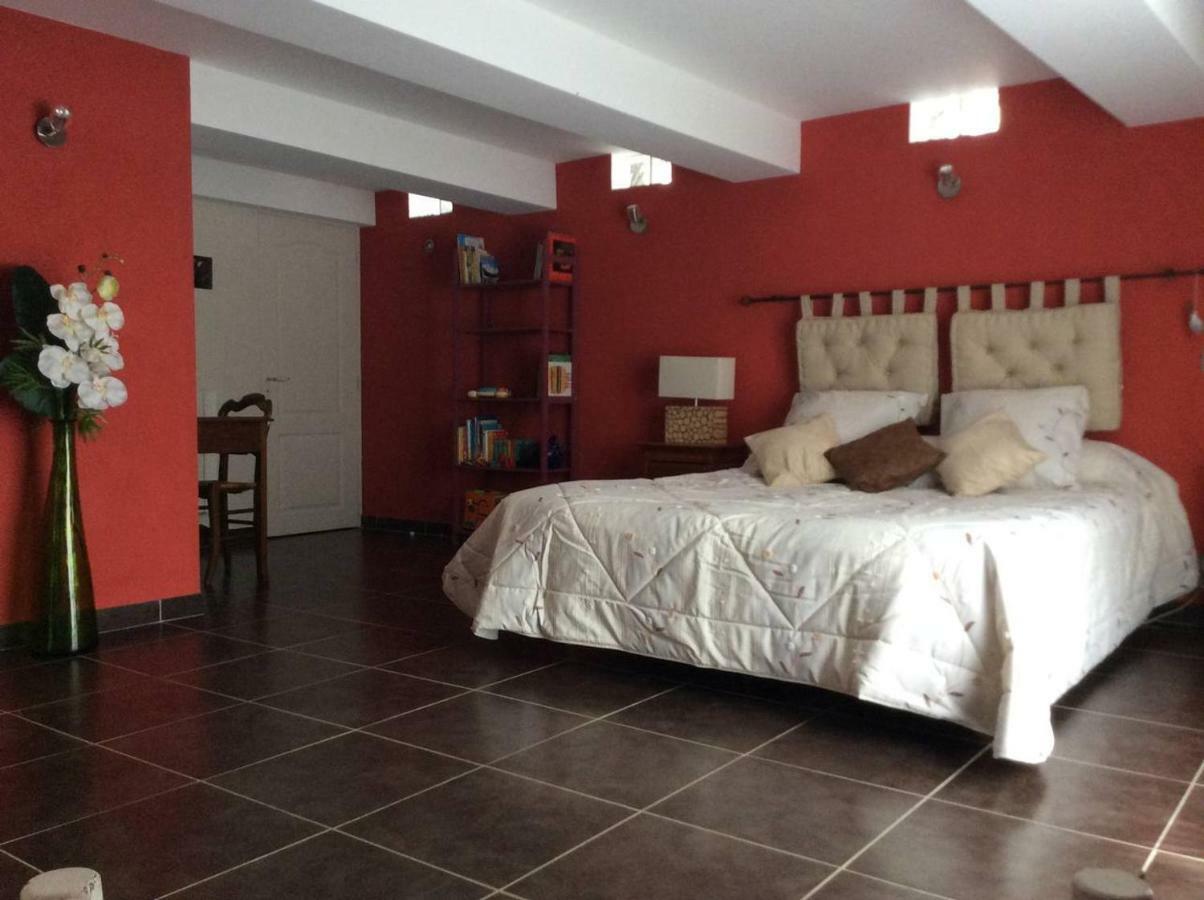 Clot De Felines Chambre Spacieuse Hotel Entrevaux Bagian luar foto