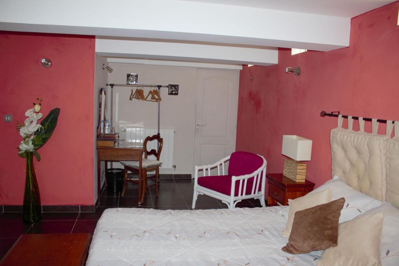 Clot De Felines Chambre Spacieuse Hotel Entrevaux Bagian luar foto